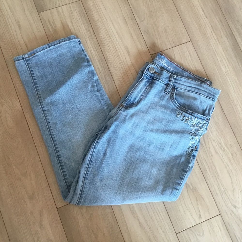 NWOT. Eddie Bauer Brand Women’s Size 6 Cropped Jeans With Embroidery